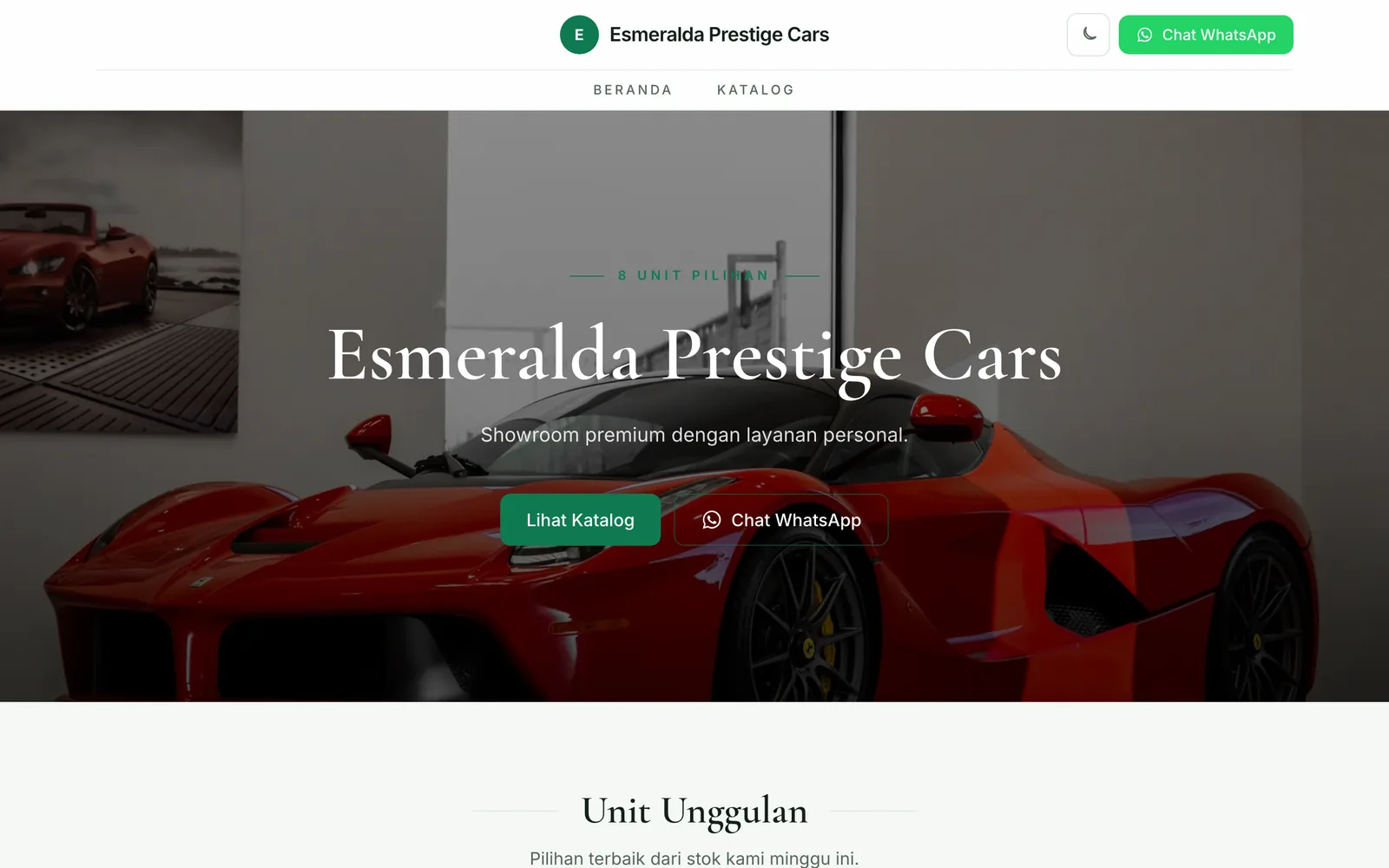 Tampilan beranda template Esmeralda — Zamrud dan serif halus — premium tanpa emas.